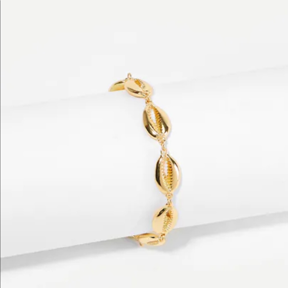 Gold Cowrie Shell Bracelet - Picture 5 of 5